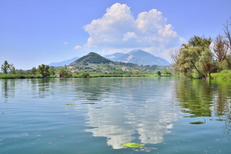 Casa Rosamari - Su Lago Di Posta Fibreno, Appartamento Con Camino Kültér fotó