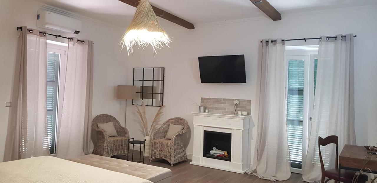 Casa Rosamari - Su Lago Di Posta Fibreno, Appartamento Con Camino Kültér fotó